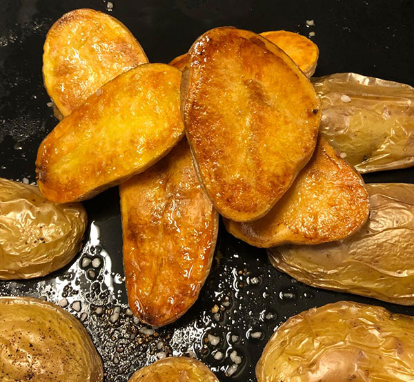 Pommes de terre légèrement grillées en fin de cuisson